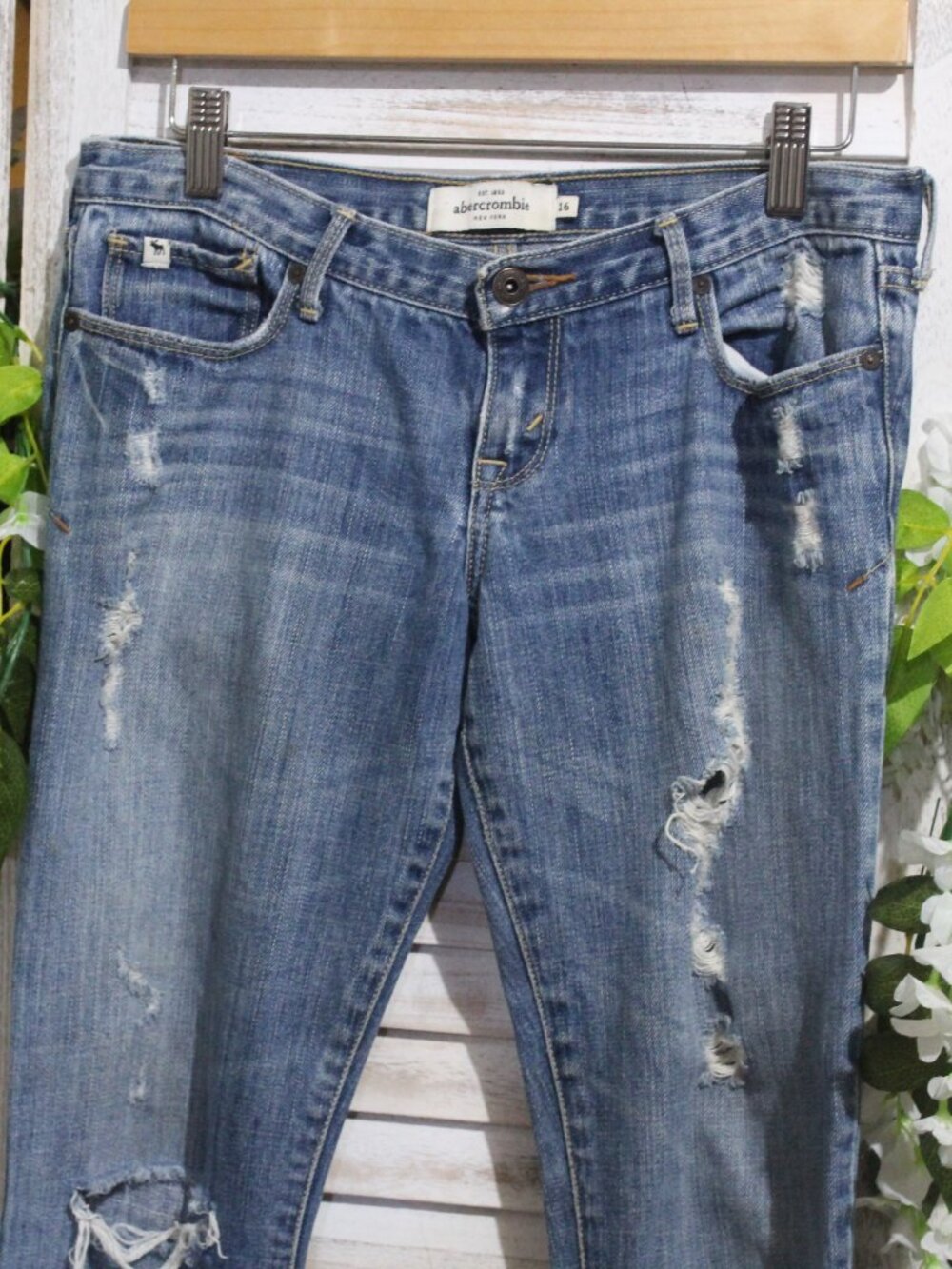 Abercrombie Maddy distressed jeans (1155) - Picture 3 of 8